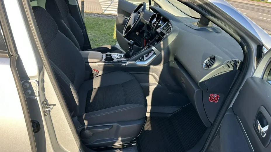 PEUGEOT 3008 -