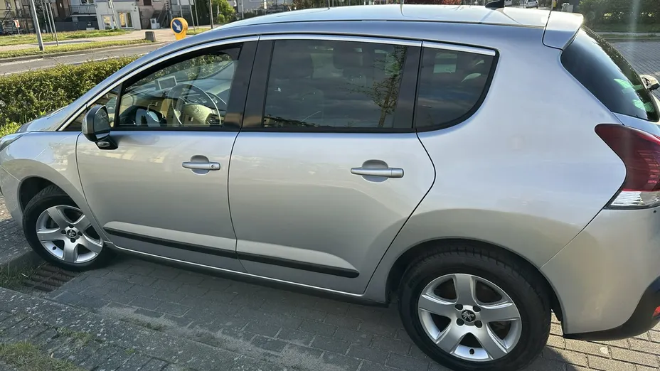 PEUGEOT 3008 -