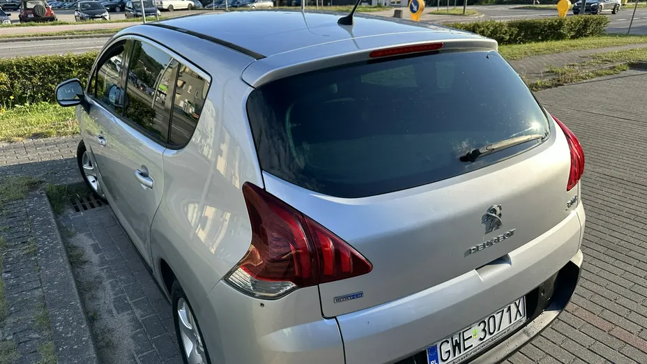 PEUGEOT 3008 -