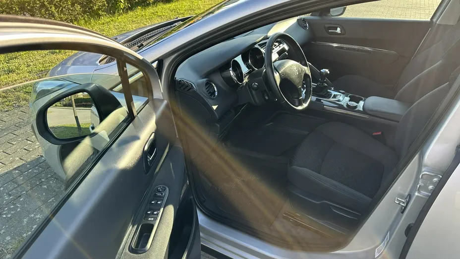 PEUGEOT 3008 -
