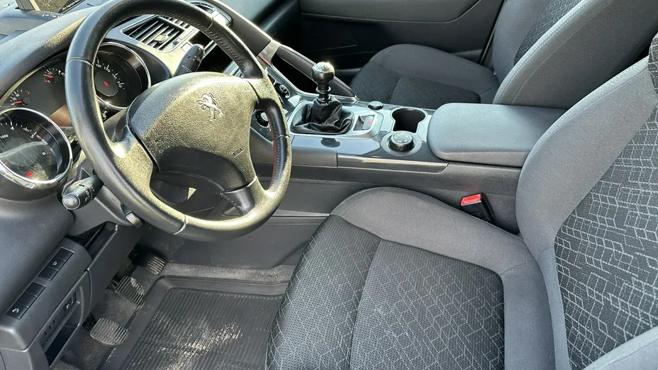 PEUGEOT 3008 -