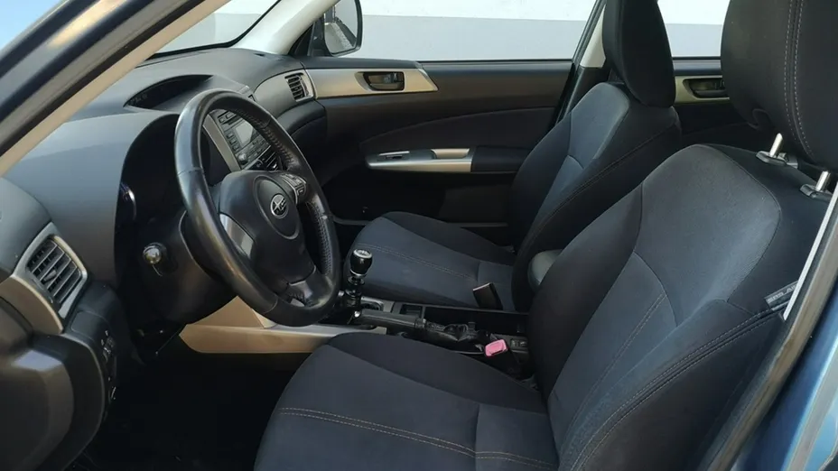SUBARU Forester -