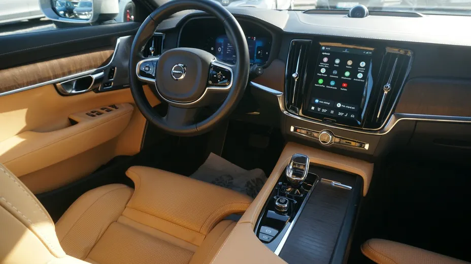 VOLVO V90 -