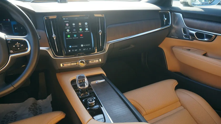 VOLVO V90 -
