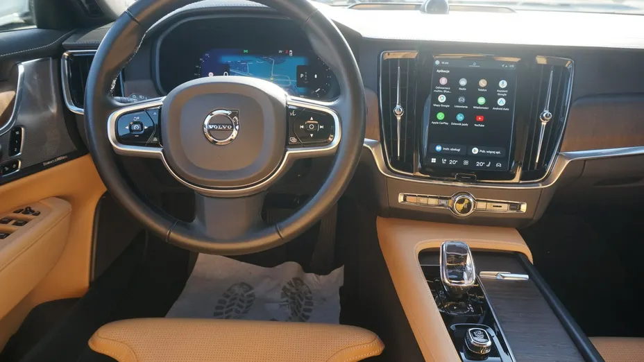VOLVO V90 -