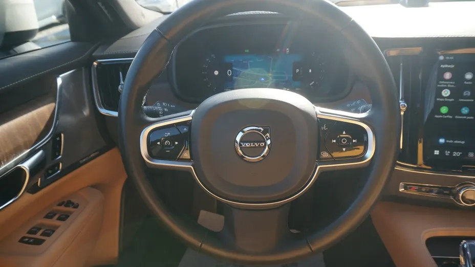 VOLVO V90 -