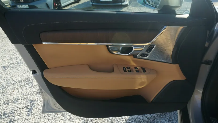 VOLVO V90 -