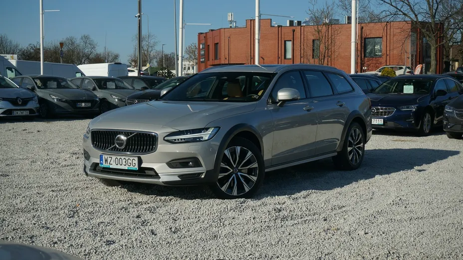 VOLVO V90 -