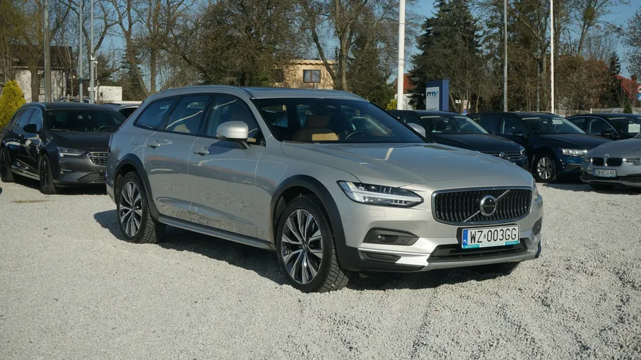 VOLVO V90 -
