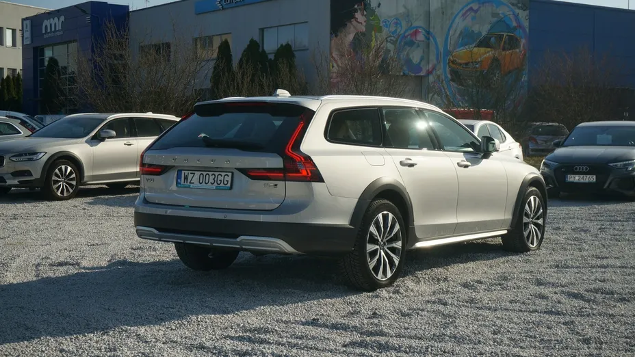 VOLVO V90 -