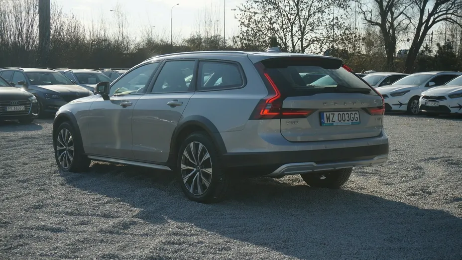 VOLVO V90 -