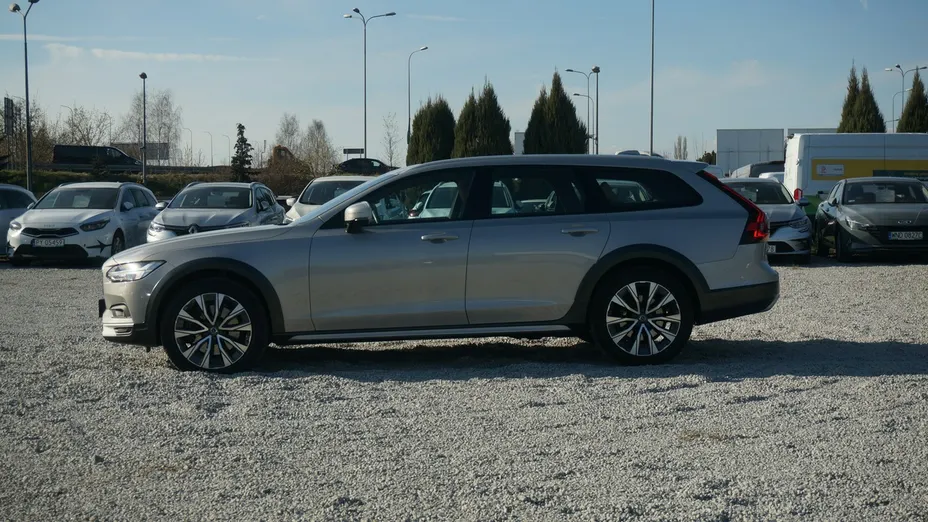 VOLVO V90 -