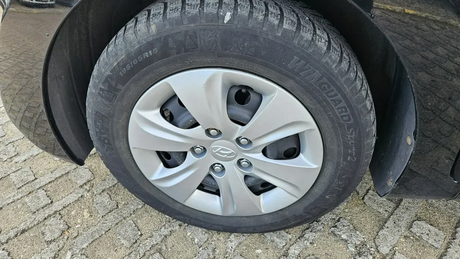 HYUNDAI Elantra -