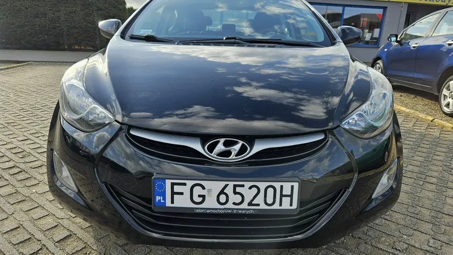 HYUNDAI Elantra -
