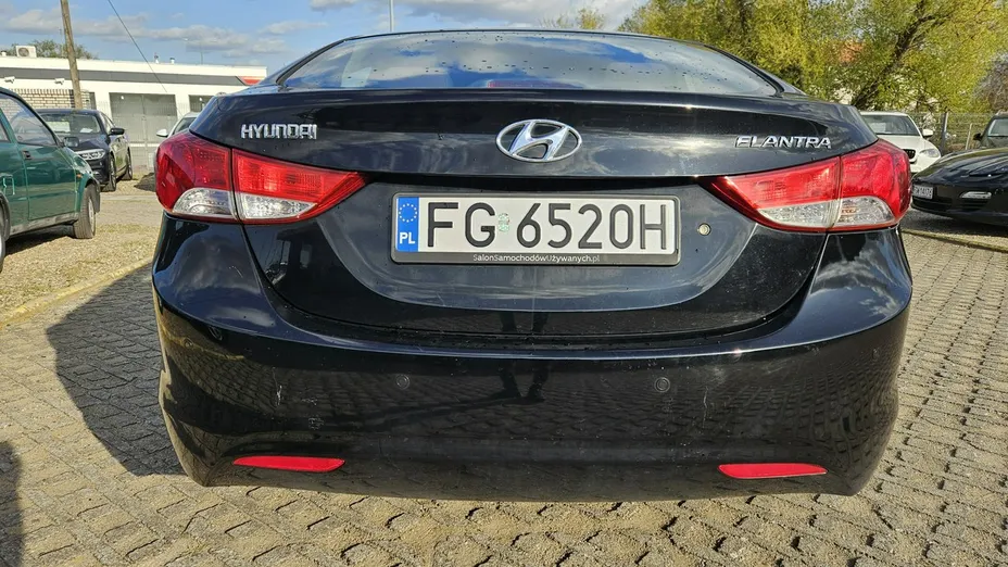 HYUNDAI Elantra -