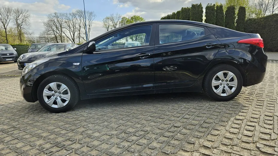 HYUNDAI Elantra -