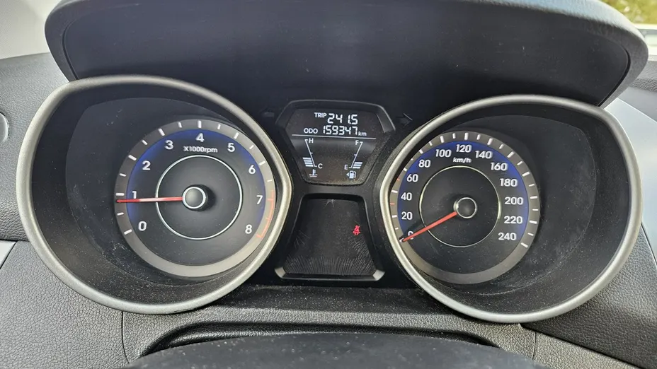 HYUNDAI Elantra -