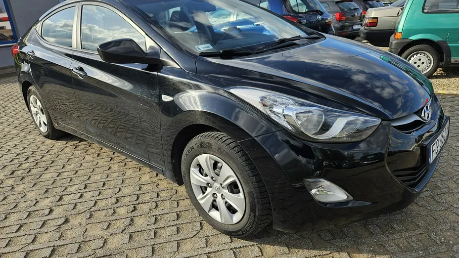 HYUNDAI Elantra -