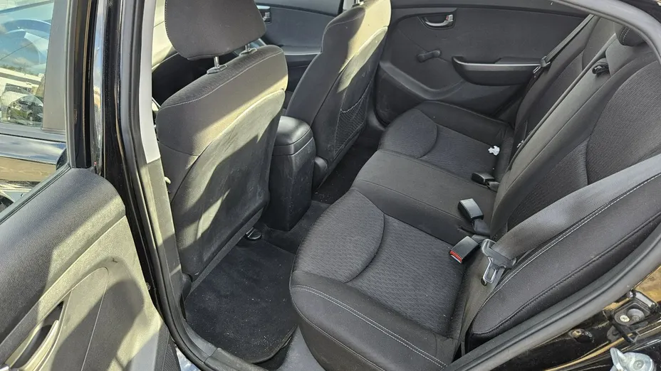HYUNDAI Elantra -