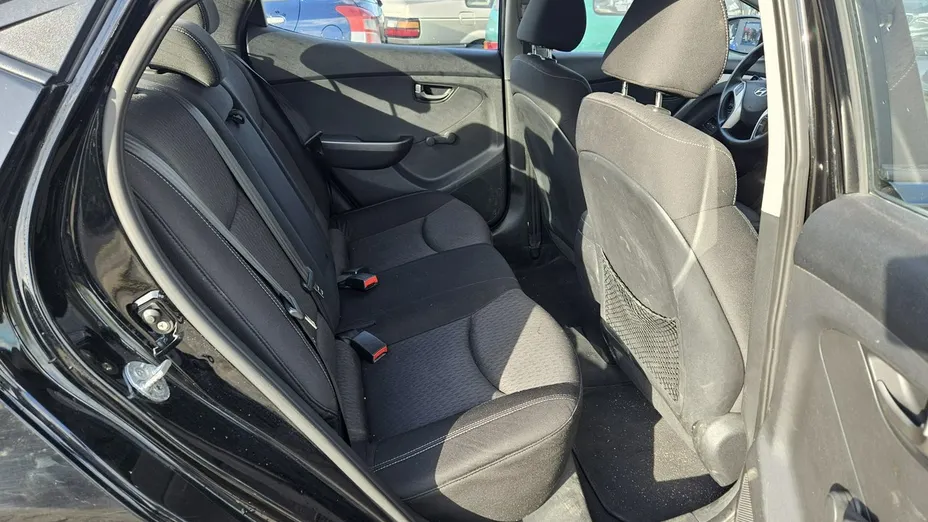 HYUNDAI Elantra -