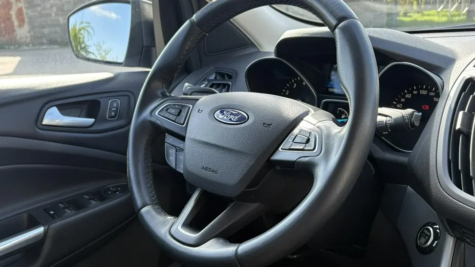 FORD Kuga -