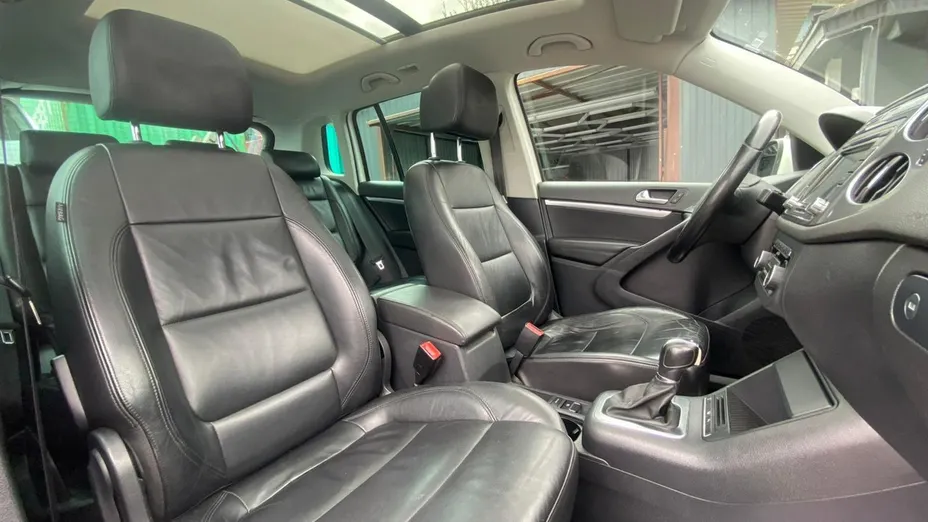 VOLKSWAGEN Tiguan -