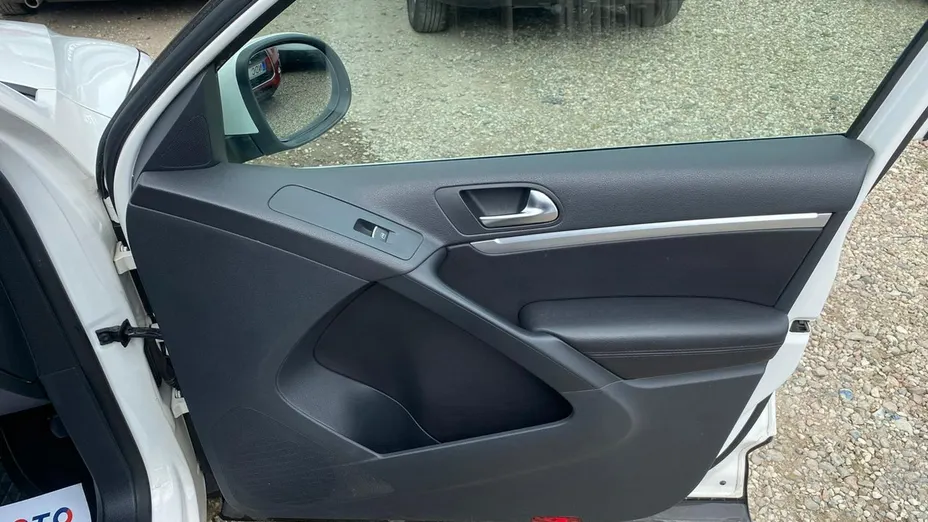 VOLKSWAGEN Tiguan -