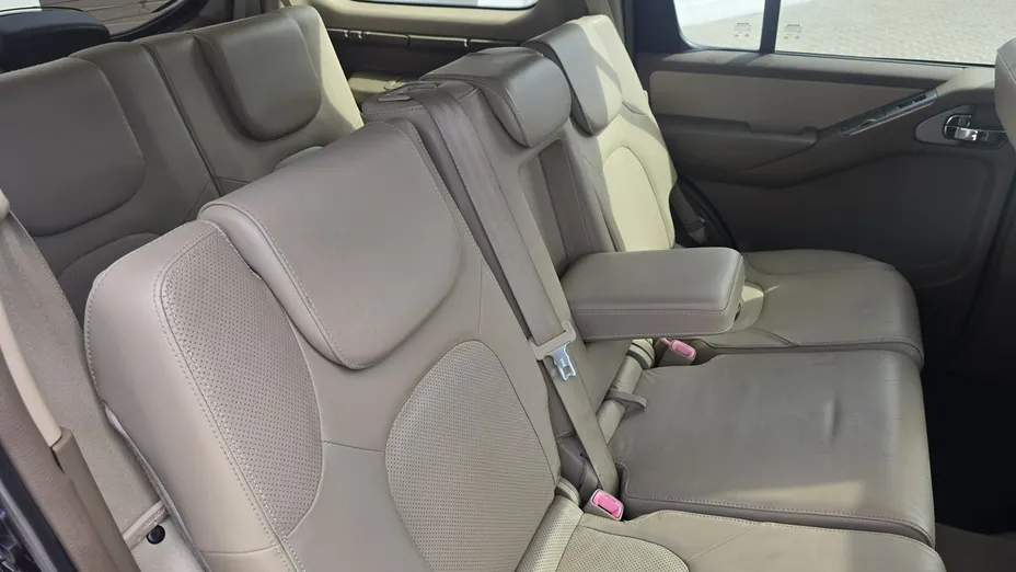 NISSAN Pathfinder -