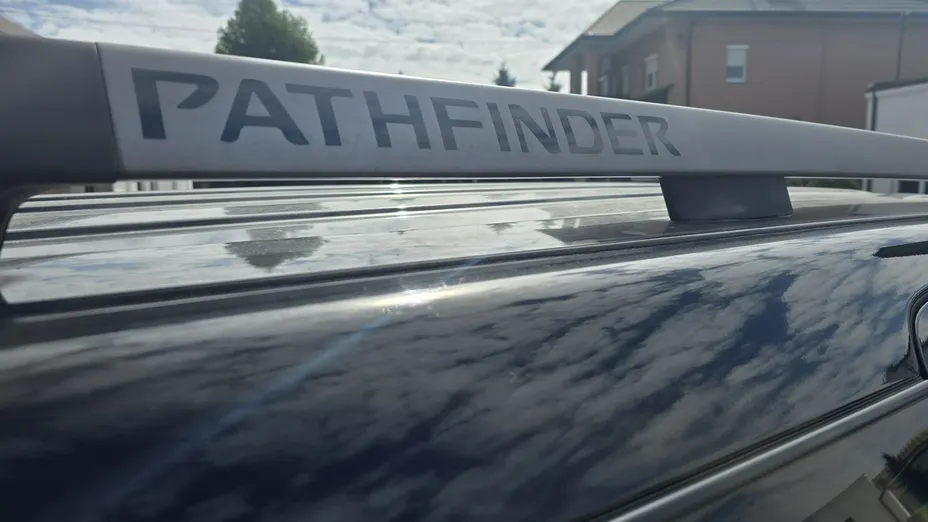 NISSAN Pathfinder -