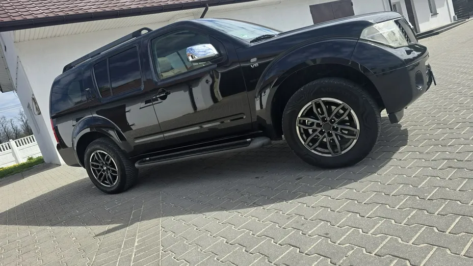 NISSAN Pathfinder -