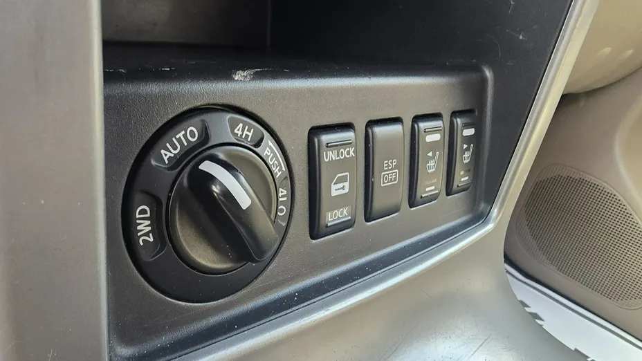 NISSAN Pathfinder -
