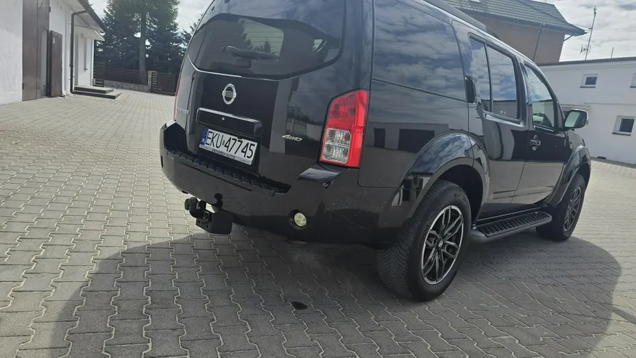 NISSAN Pathfinder -