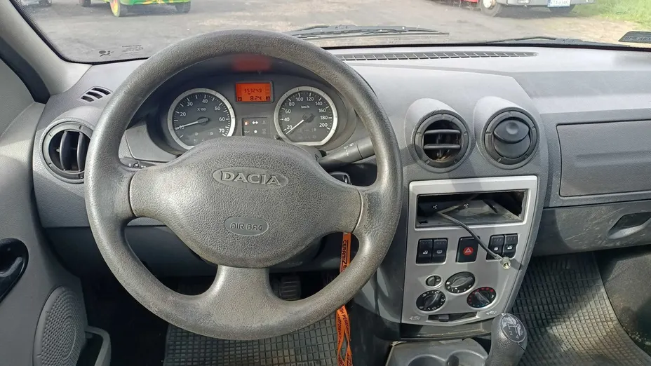DACIA Logan -