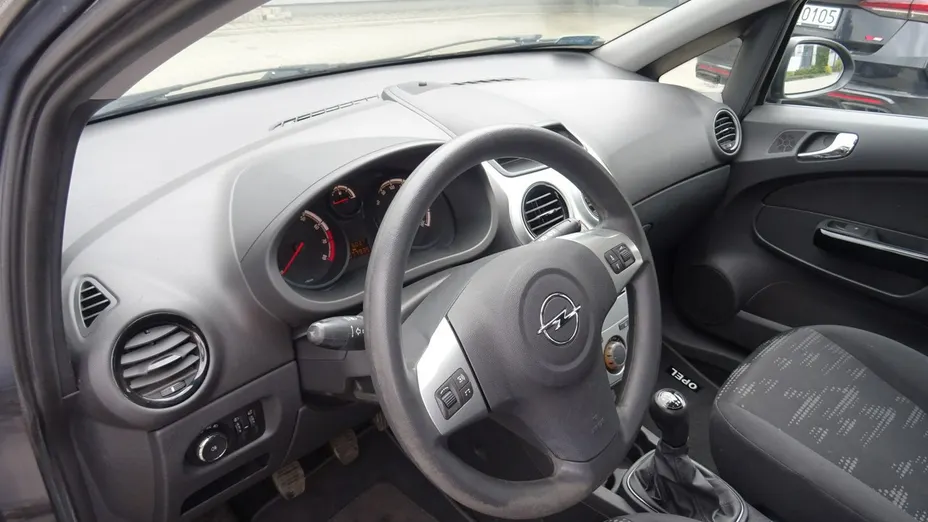 OPEL Corsa -