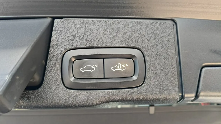 VOLVO XC60 -