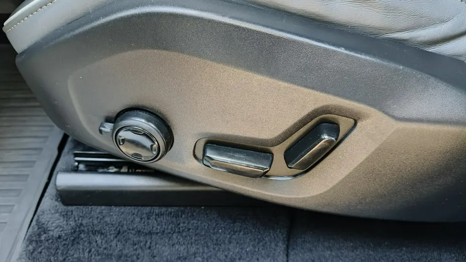 VOLVO XC60 -