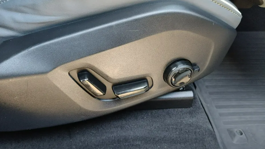 VOLVO XC60 -