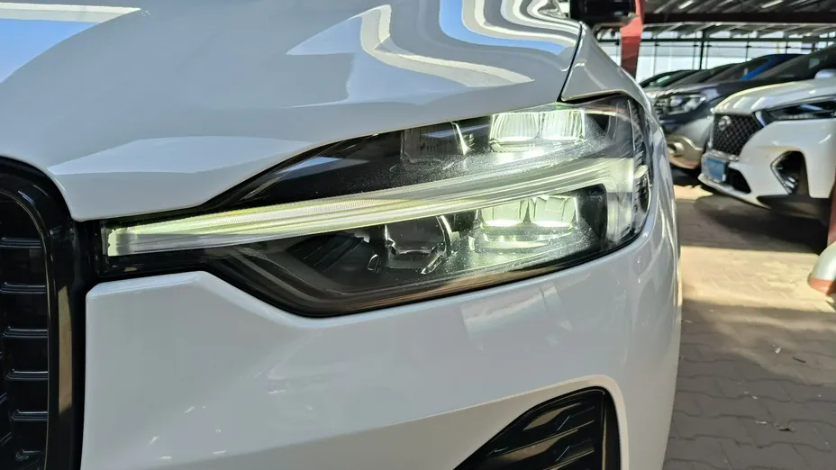 VOLVO XC60 -