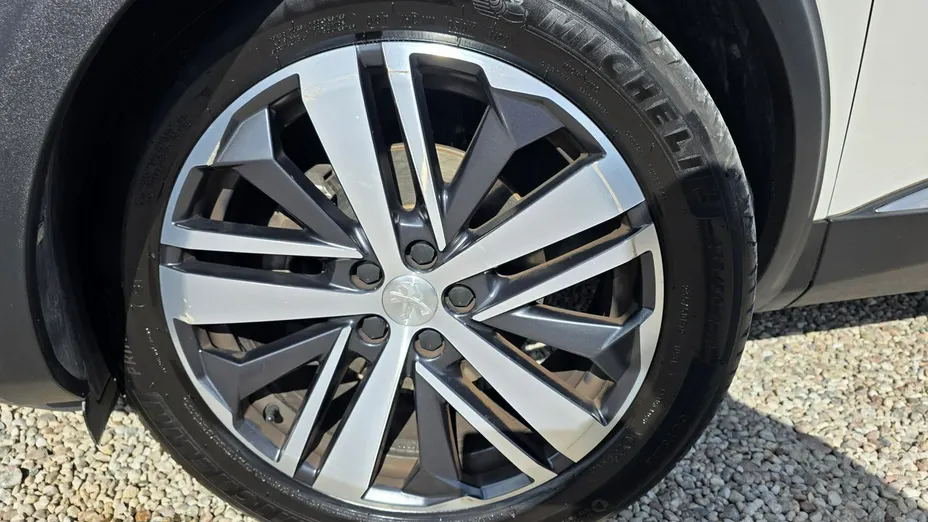 PEUGEOT 3008 -