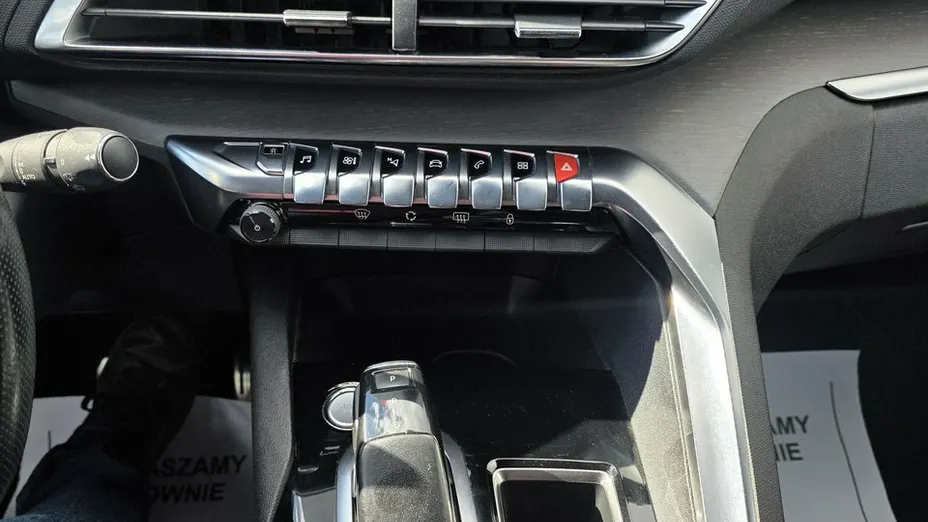 PEUGEOT 3008 -