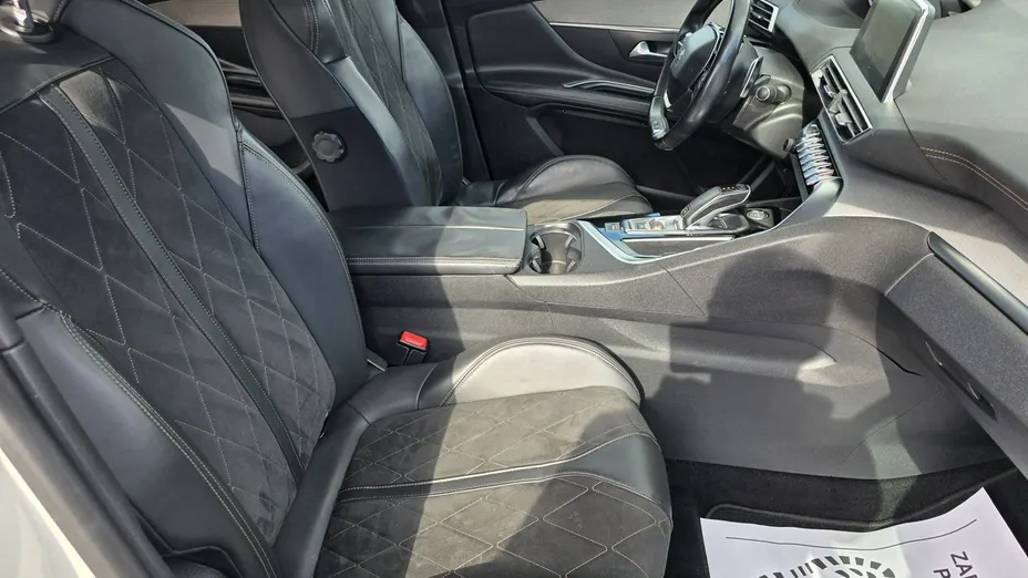 PEUGEOT 3008 -