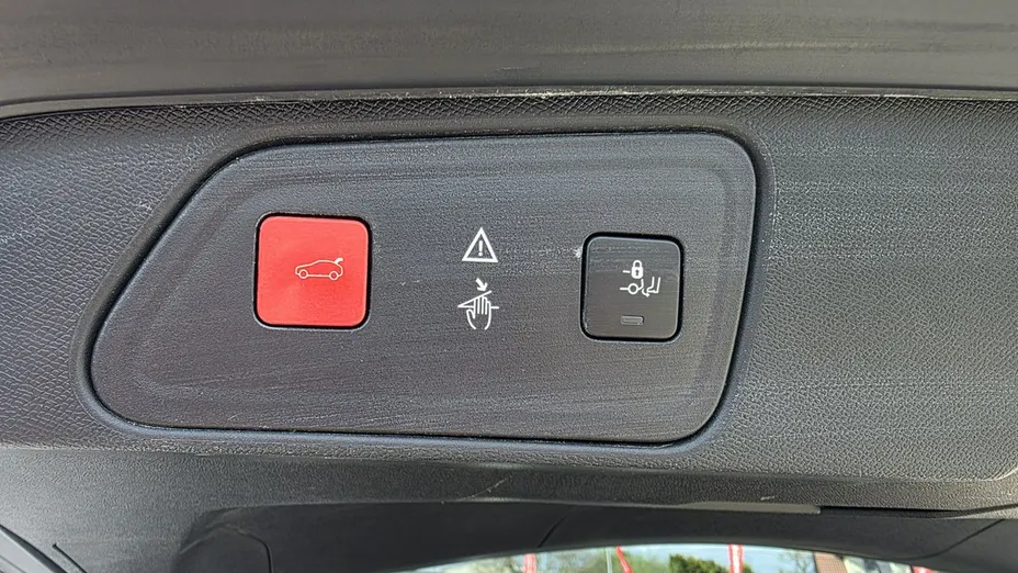 PEUGEOT 3008 -