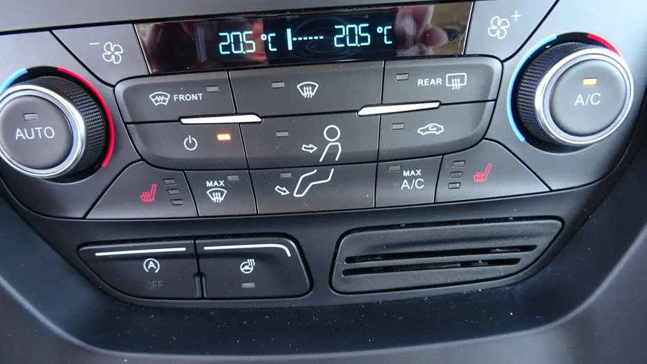 FORD Kuga -