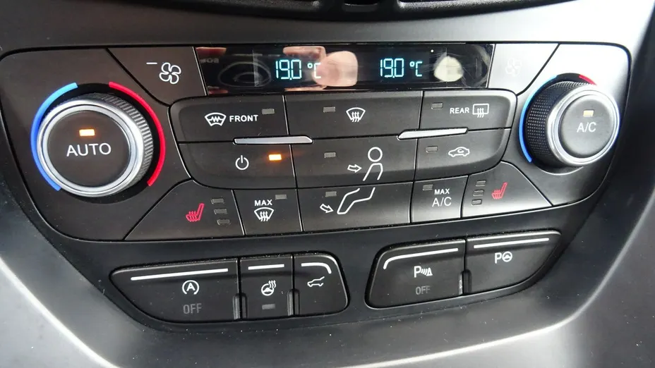 FORD Kuga -