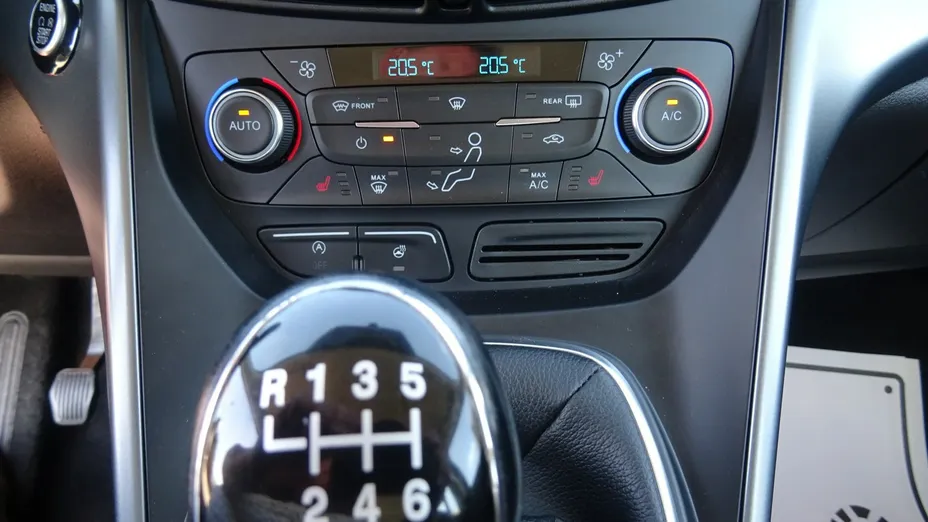 FORD Kuga -