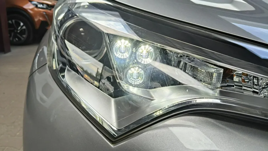 TOYOTA C-HR -