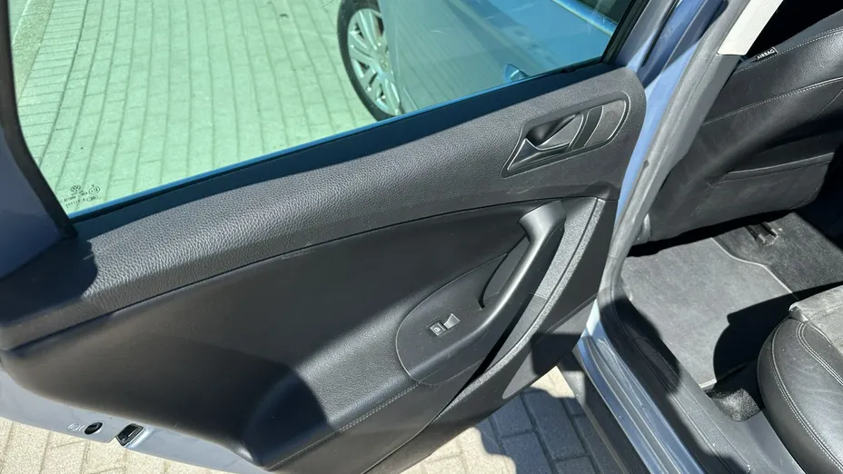 VOLKSWAGEN Passat -