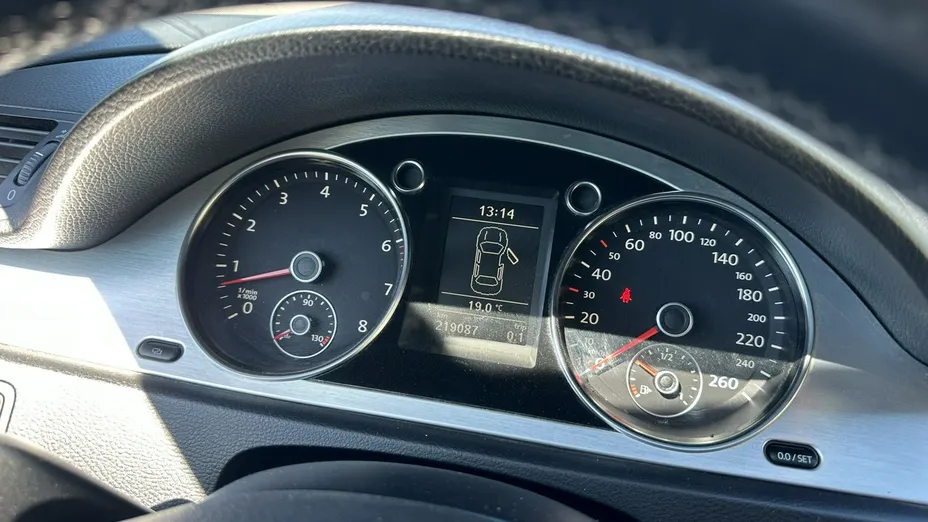 VOLKSWAGEN Passat -