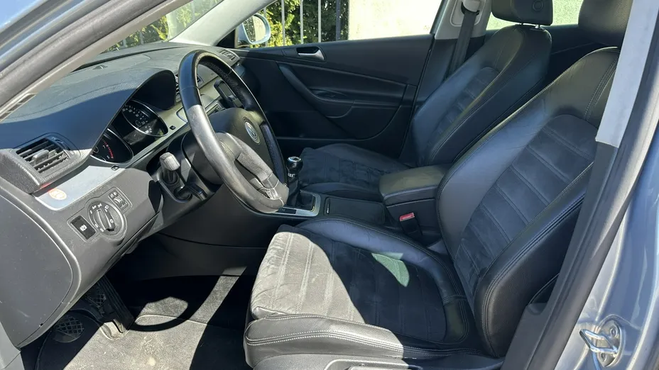 VOLKSWAGEN Passat -