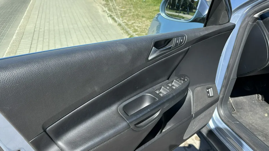 VOLKSWAGEN Passat -